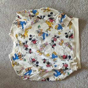 Mickey mouse and friends crew neck.